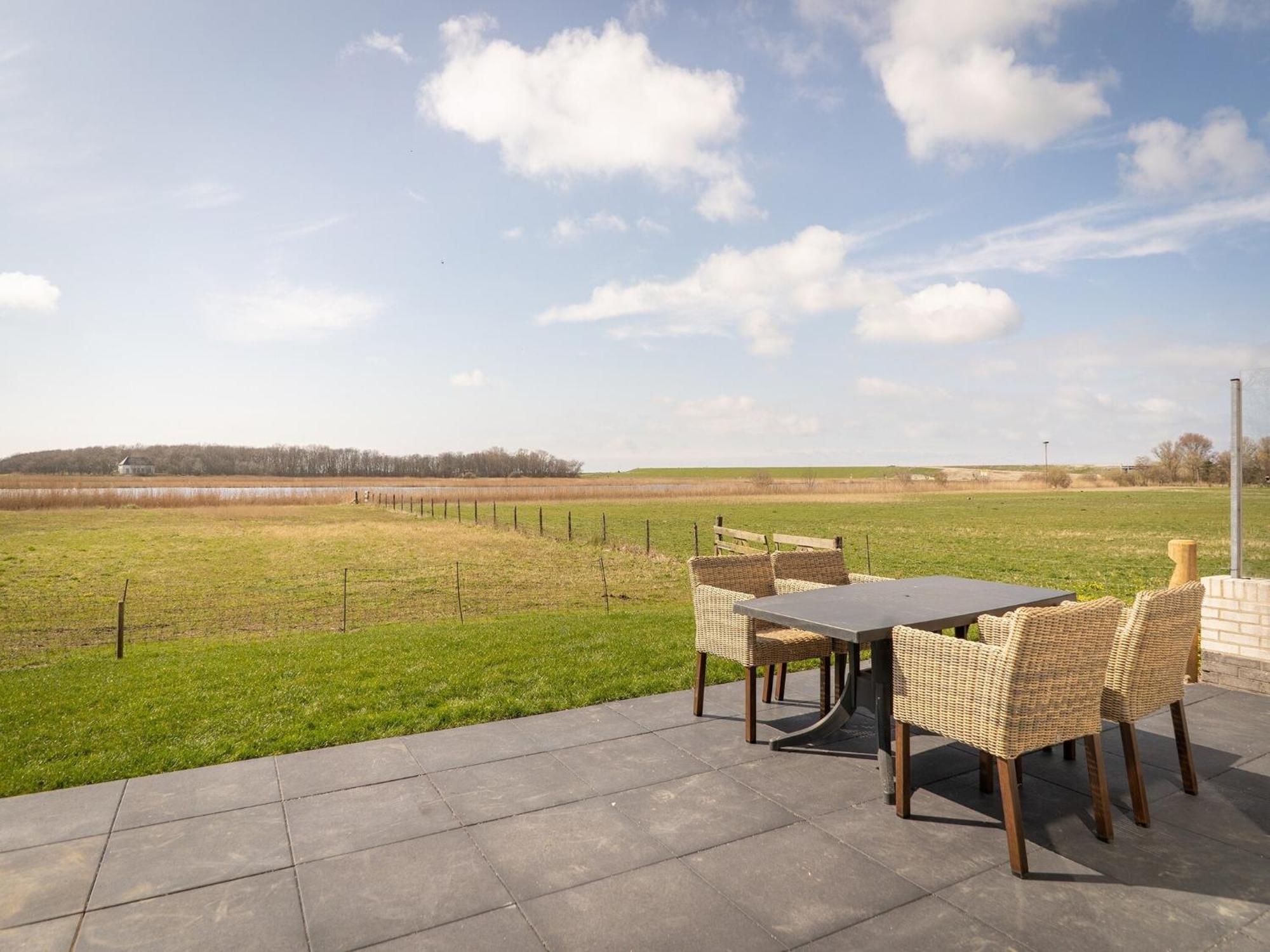 Great Farmhouse In De Cocksdorp With Garden Exterior foto